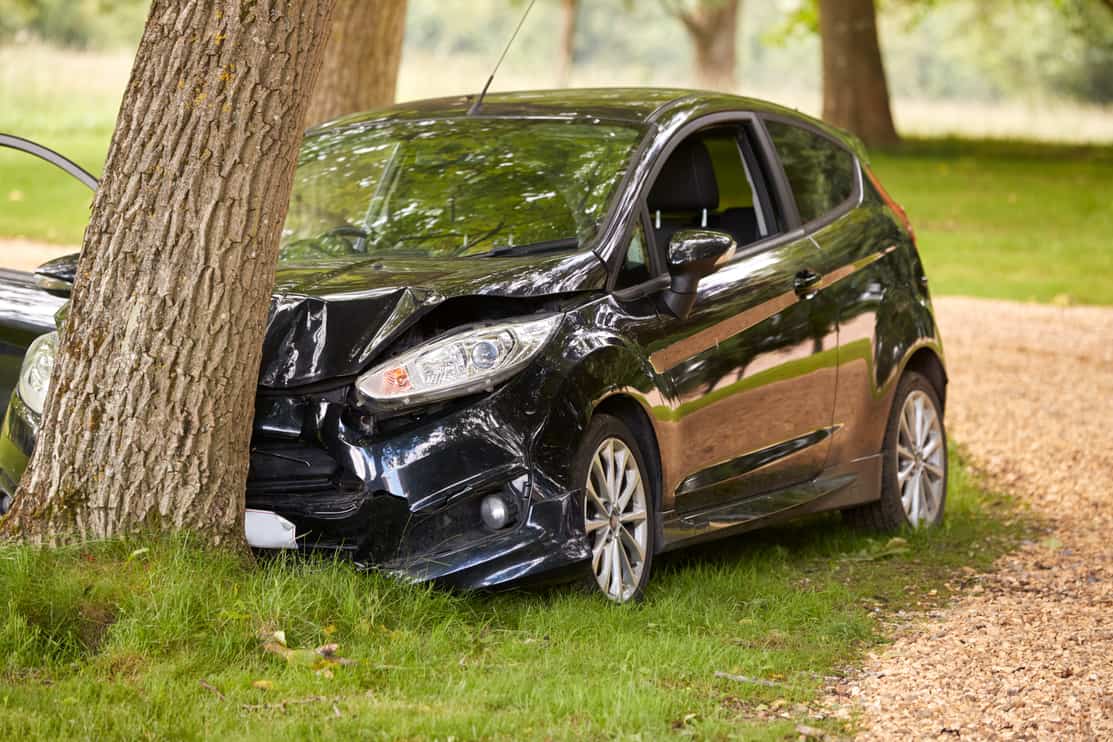 Car crash into a tree